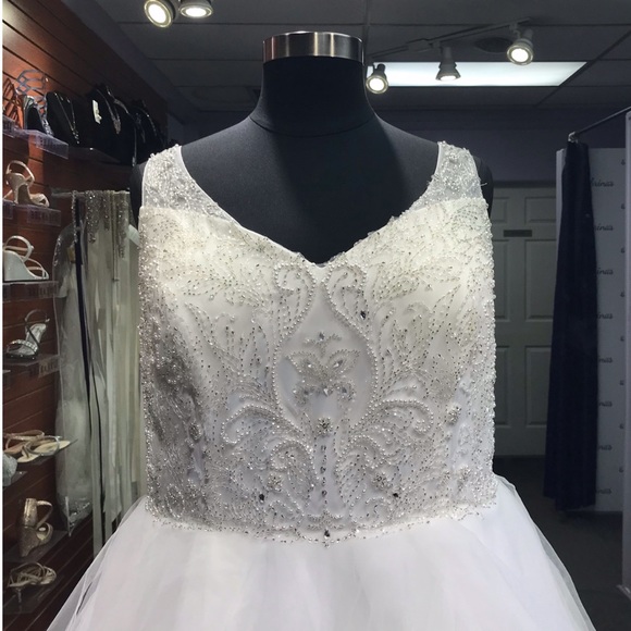 Lia Mia  - Style MB1091 - Size 24 - Ivory - Picture 3 of 4